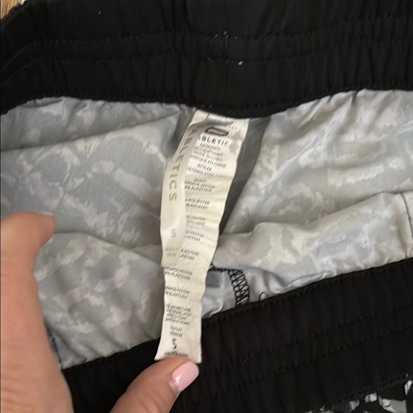 Fabletics shorts - Picture 3 of 4